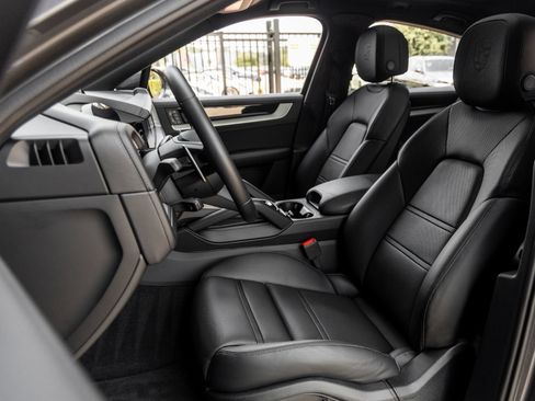 Certified 2025 Porsche Cayenne S AWD/4WD image 5