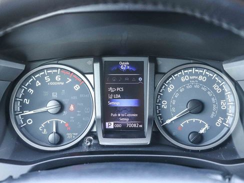 Used 2022 Toyota Tacoma TRD Sport w/ TRD Premium Sport Package AWD/4WD image 28