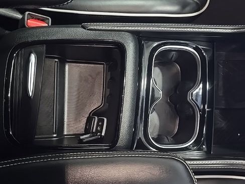 Used 2025 Chrysler Pacifica Limited image 27