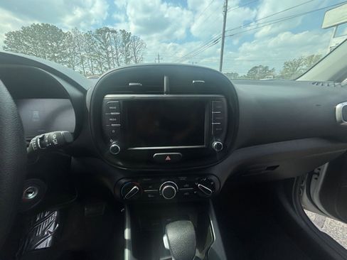 Used 2025 Kia Soul LX w/ LX Technology Package image 17