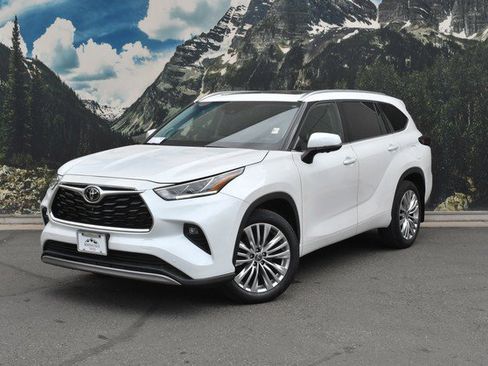 Used 2024 Toyota Highlander Limited AWD/4WD image 6