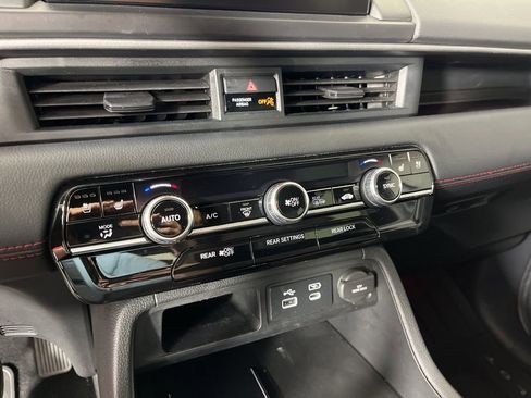 Certified 2025 Honda Pilot Black Edition image 30