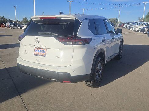 Used 2024 Nissan Rogue S AWD/4WD image 5