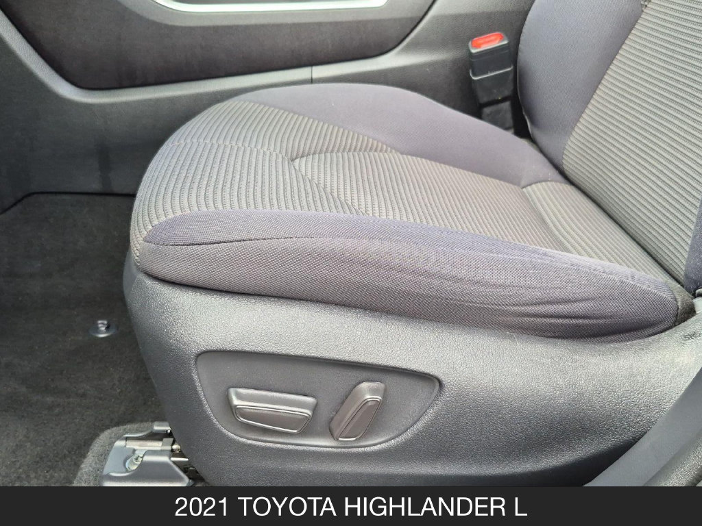 Used 2021 Toyota Highlander L FWD image 15