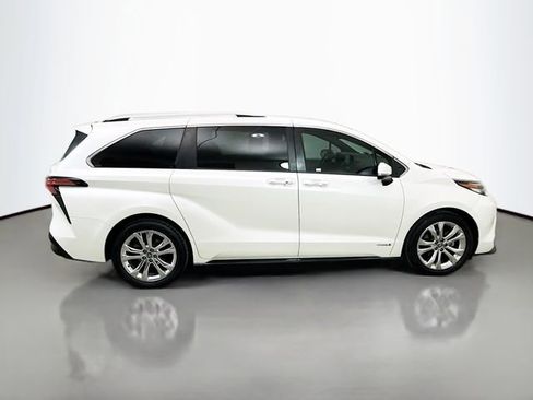 Used 2021 Toyota Sienna Platinum image 8