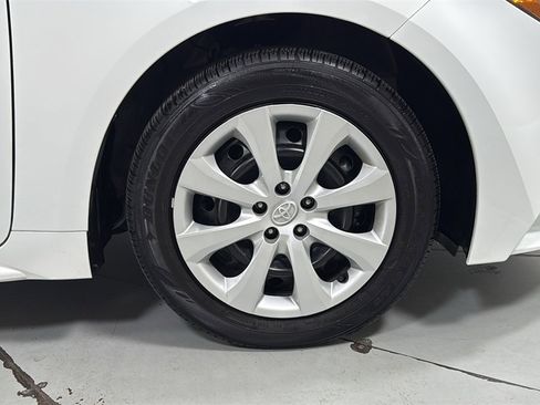 Certified 2025 Toyota Corolla LE image 21