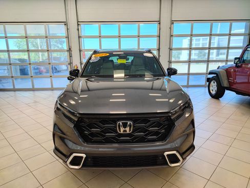 Used 2025 Honda CR-V Sport Touring image 9