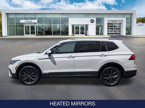 Certified 2022 Volkswagen Tiguan SE w/ Panoramic Sunroof Package AWD/4WD image 5