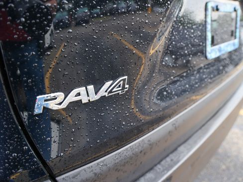 Used 2025 Toyota RAV4 LE AWD/4WD image 11