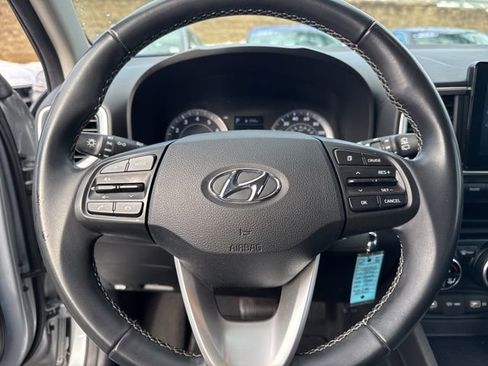 Used 2022 Hyundai Venue SEL w/ Cargo Package image 10