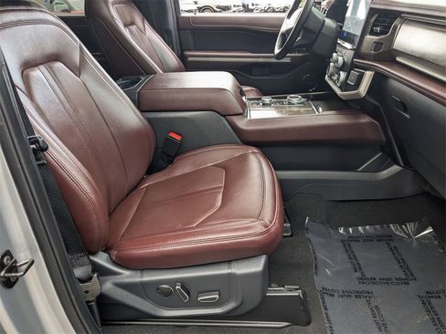 Used 2024 Ford Expedition Limited image 32