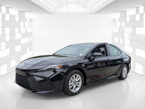 Used 2025 Toyota Camry LE w/ Convenience Package FWD image 2