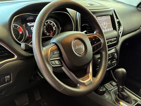 Used 2021 Jeep Cherokee Latitude AWD/4WD image 19