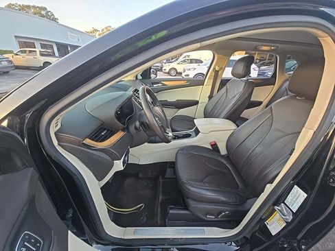 Used 2016 Lincoln MKC Select w/ Lincoln MKC Climate Package image 3