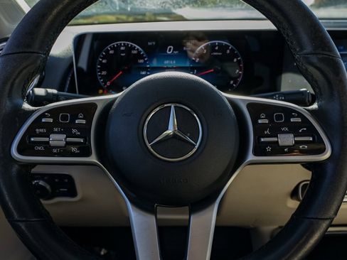 Used 2021 Mercedes-Benz GLB 250 image 26