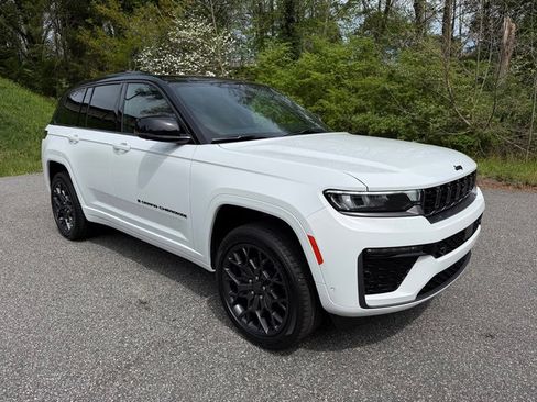 New 2026 Jeep Grand Cherokee Summit AWD/4WD image 5