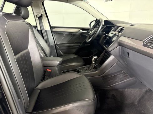 Used 2024 Volkswagen Tiguan SE FWD image 17