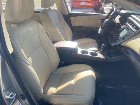 Used 2018 Toyota Avalon XLE Premium w/ Carpet Mat Package FWD image 18