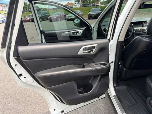 Used 2018 Nissan Pathfinder SL w/ Midnight Edition Package AWD/4WD image 20