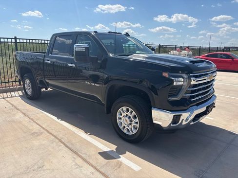 Used 2025 Chevrolet Silverado 3500 LTZ AWD/4WD image 2