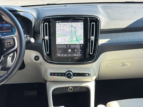 Certified 2026 Volvo XC40 B5 Plus AWD/4WD image 6