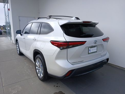 Used 2020 Toyota Highlander Limited image 4