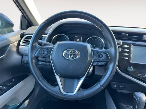 Used 2018 Toyota Camry LE image 12
