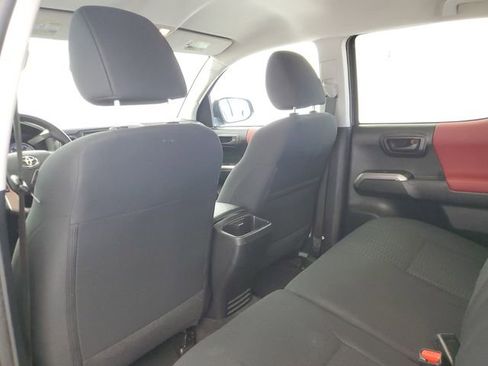 Used 2016 Toyota Tacoma SR5 w/ SR5 Appearance Package (SN) RWD image 14