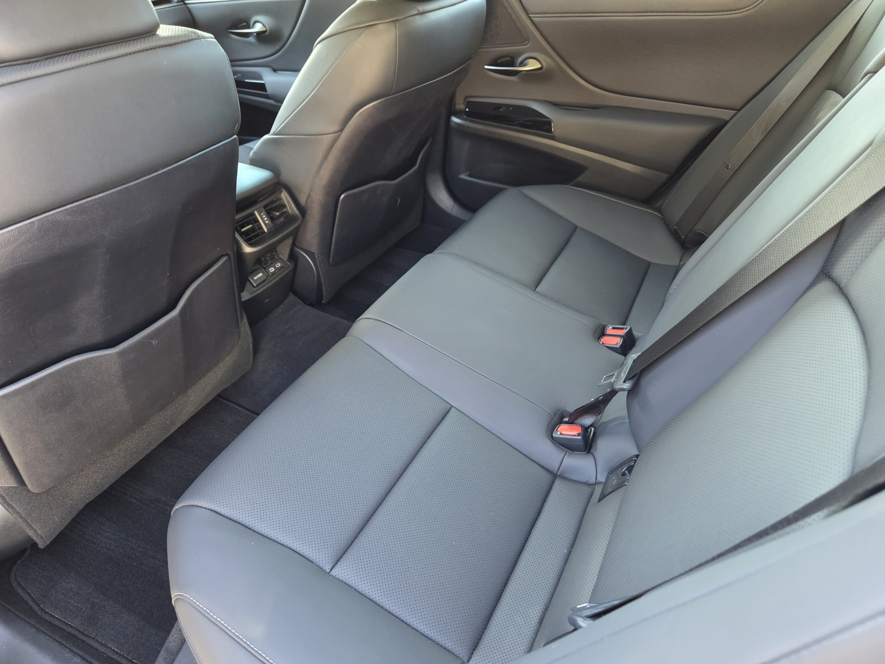 Used 2024 Lexus ES 350 w/ Premium Package FWD image 29
