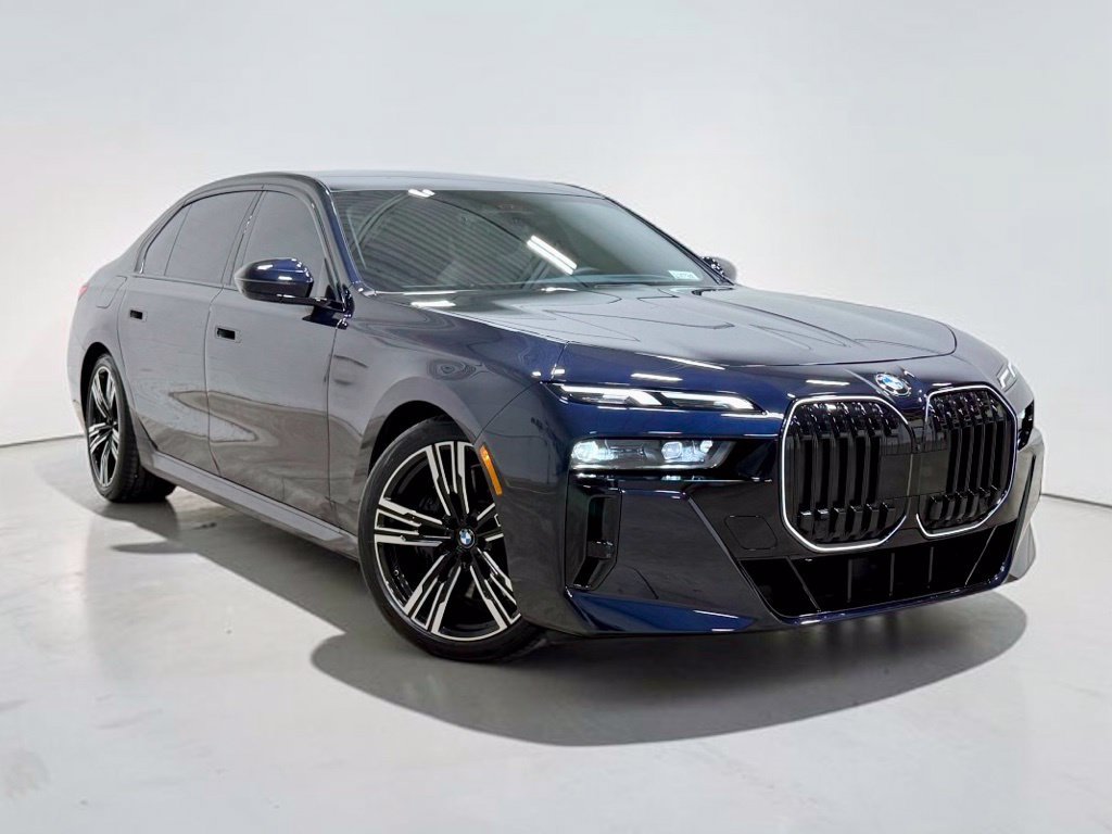 Used 2025 BMW 760i xDrive AWD/4WD image 4