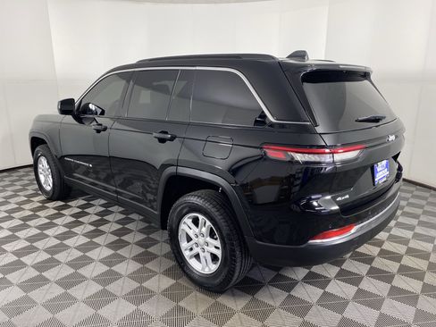 Used 2023 Jeep Grand Cherokee Altitude image 9