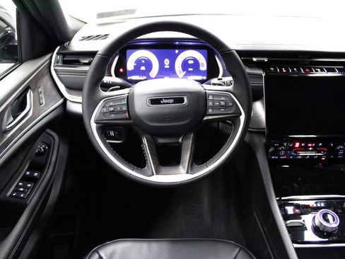 New 2025 Jeep Grand Cherokee Limited w/ Luxury Tech Group II image 12