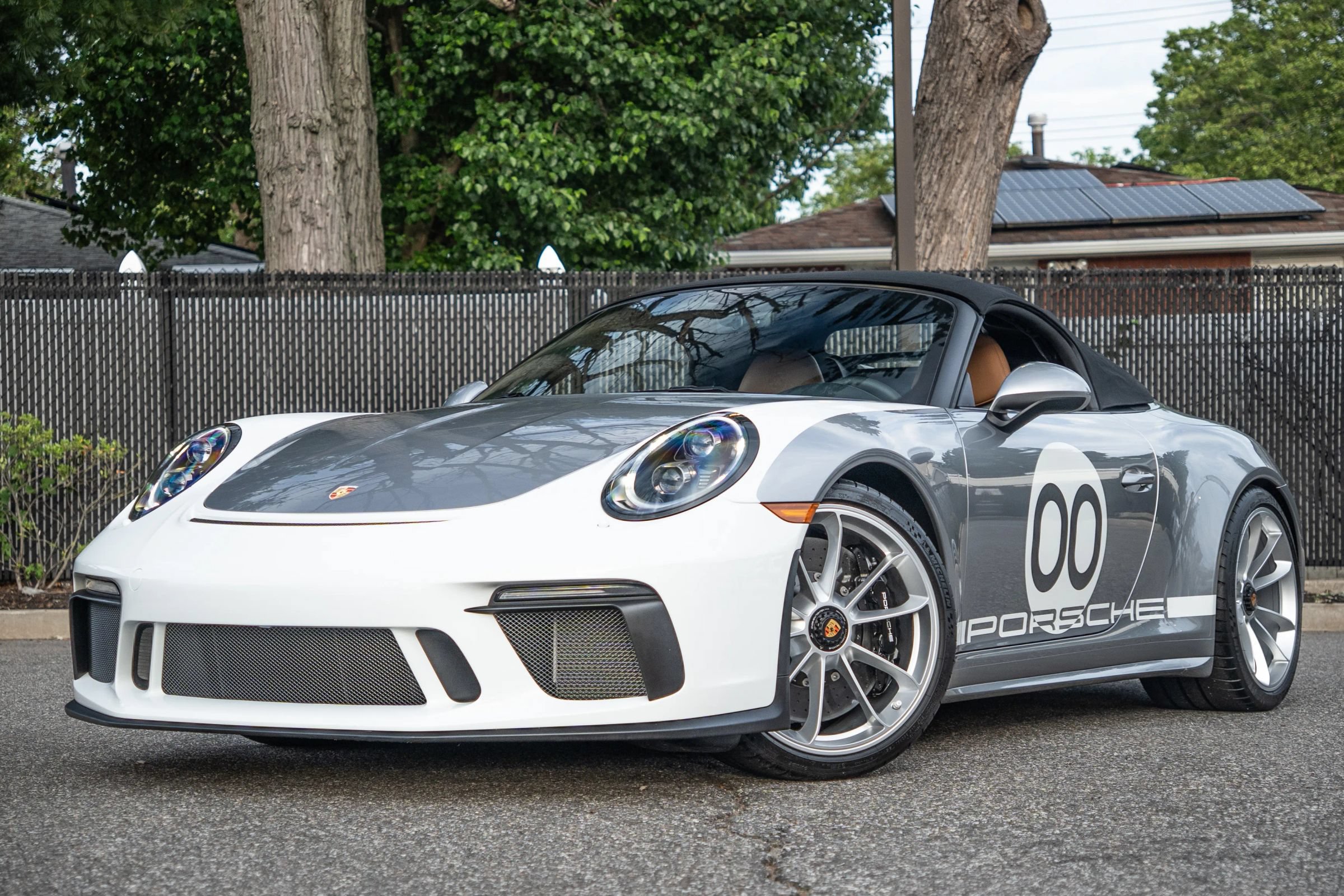 Used 2019 Porsche 911 Speedster RWD image 2