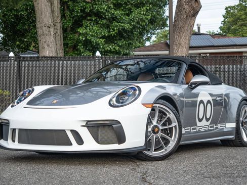 Used 2019 Porsche 911 Speedster RWD image 2