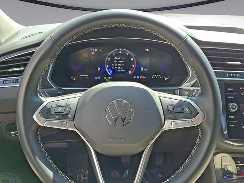 Used 2024 Volkswagen Tiguan SE image 16