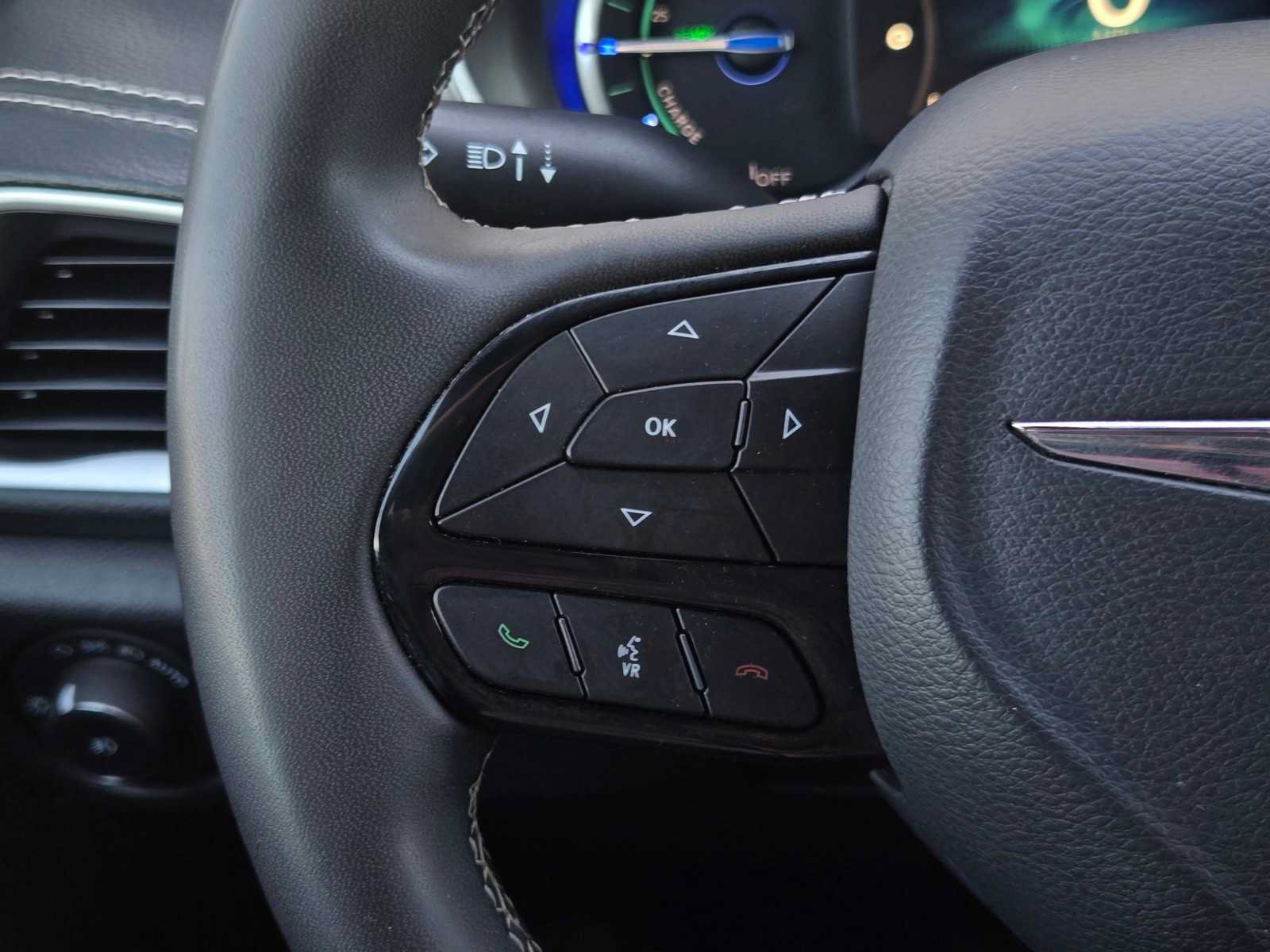 Used 2024 Chrysler Pacifica Limited FWD image 21