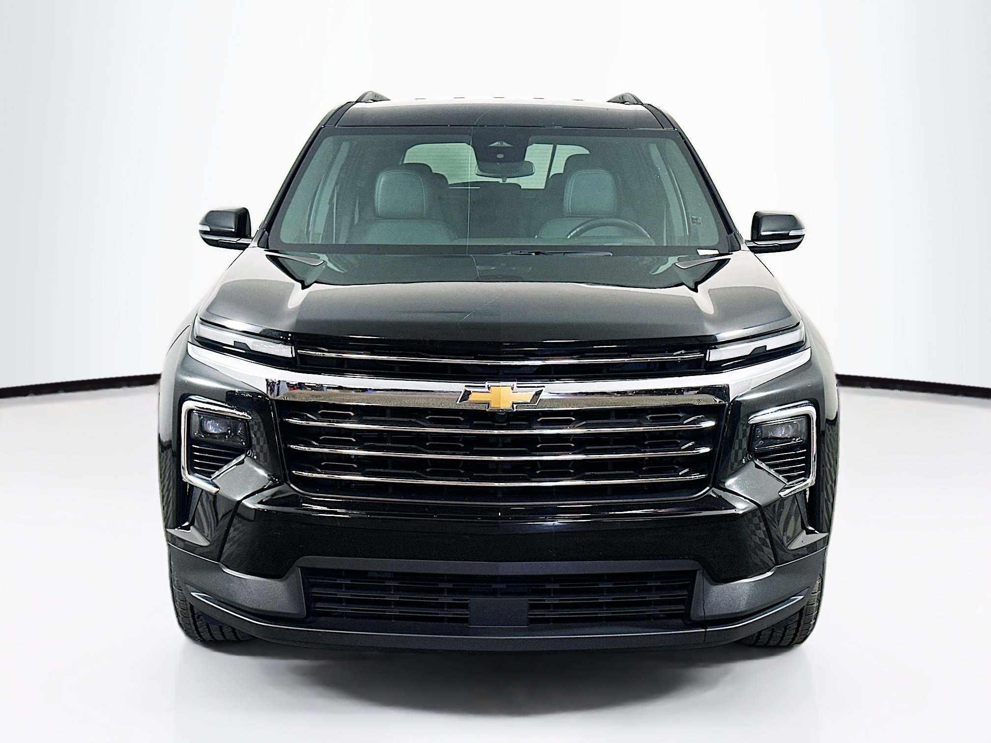 Used 2025 Chevrolet Traverse LT AWD/4WD image 2