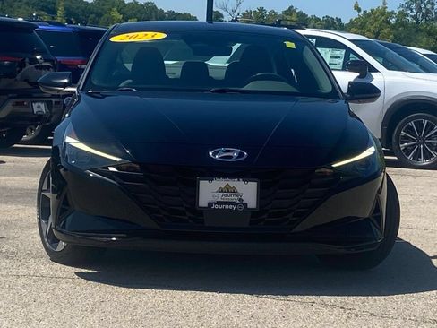 Used 2023 Hyundai Elantra SEL w/ Convenience Package FWD image 3