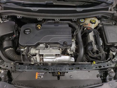 Used 2018 Chevrolet Cruze LT w/ Convenience Package image 8