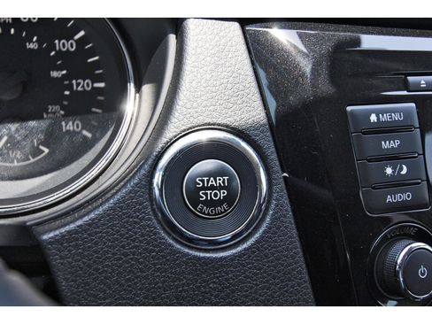 Used 2020 Nissan Rogue SV w/ Premium Package FWD image 32