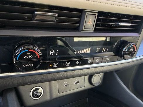 Used 2023 Nissan Rogue SV image 23