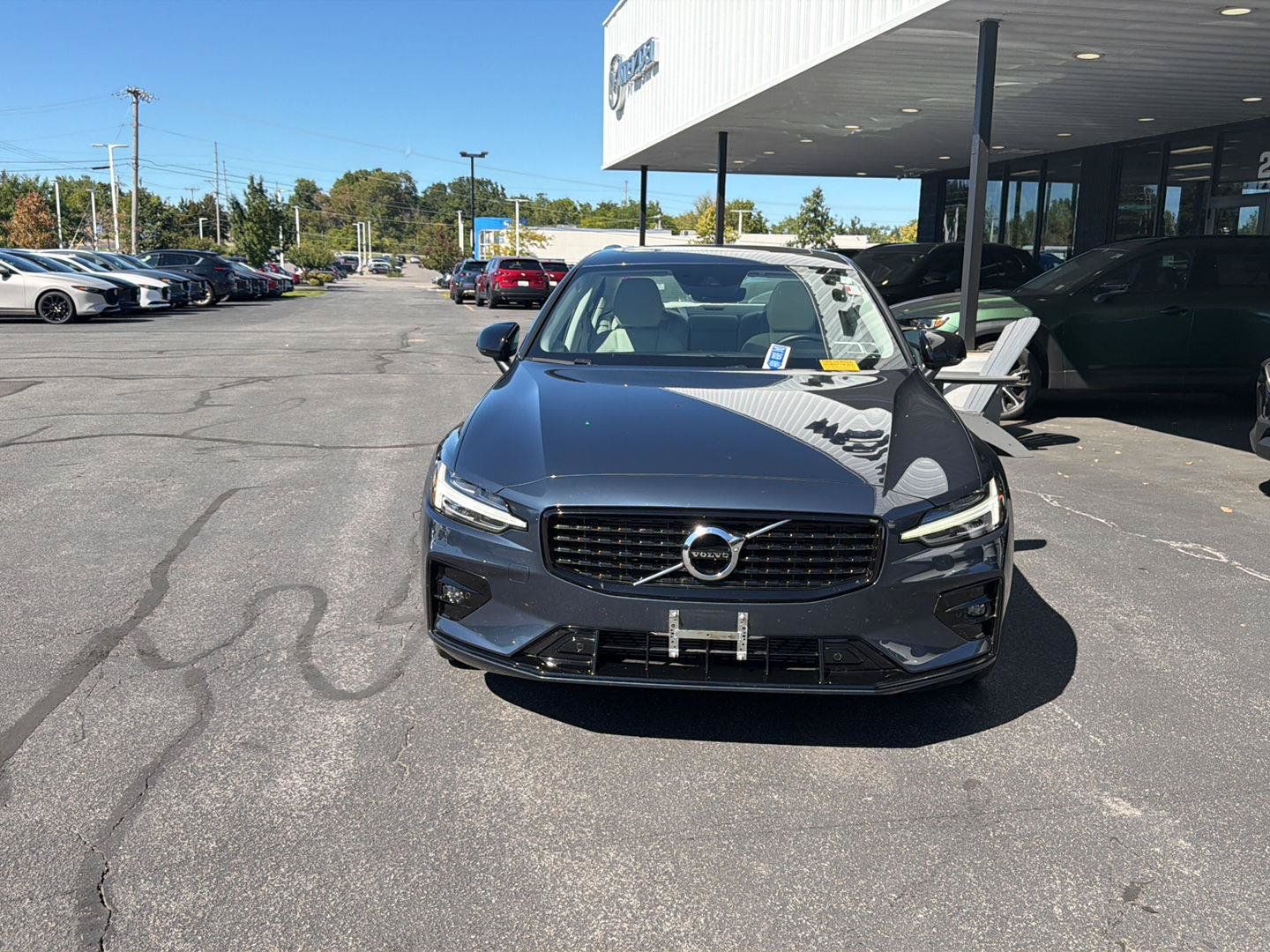 Used 2022 Volvo S60 B5 Momentum w/ Premium Package AWD/4WD image 2