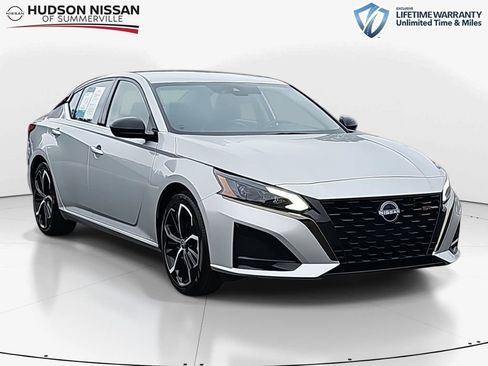 Used 2023 Nissan Altima 2.5 SR image 1