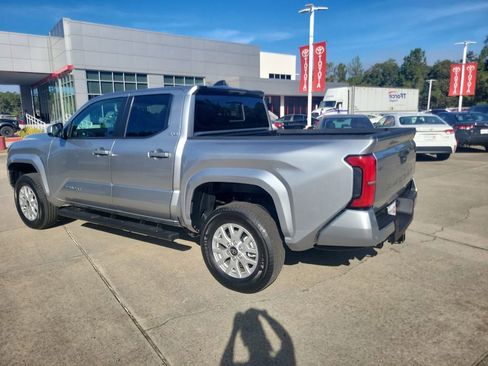 Certified 2025 Toyota Tacoma SR5 image 3