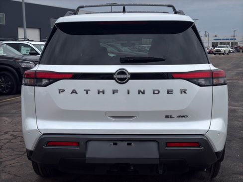 New 2026 Nissan Pathfinder SL image 7