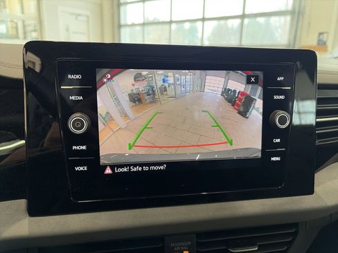 Certified 2025 Volkswagen Jetta SE image 29