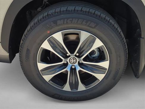 New 2026 Toyota Highlander XLE AWD/4WD image 9