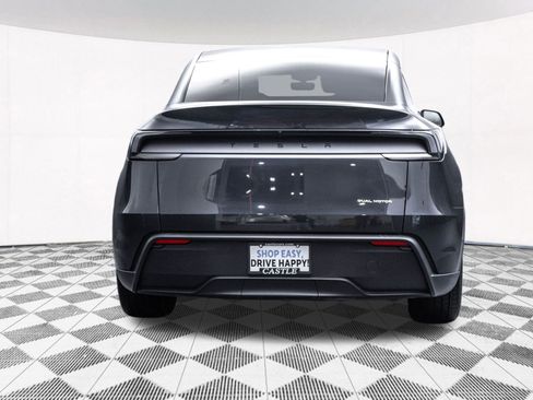 Used 2026 Tesla Model Y AWD image 9