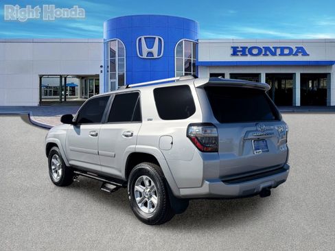 Used 2020 Toyota 4Runner SR5 RWD image 4