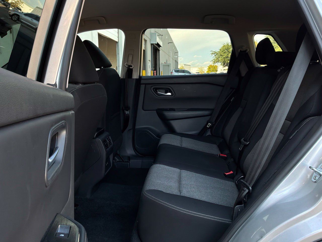 Used 2025 Nissan Rogue SV FWD image 12